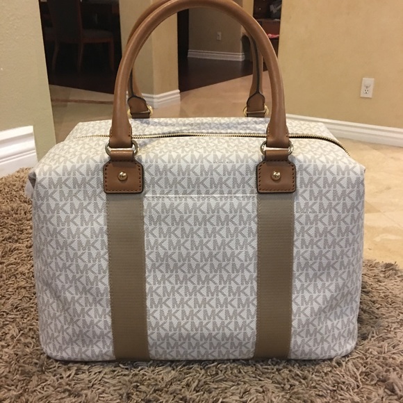 Michael Kors Travel Weekender in Vanilla/Acorn - Picture 2 of 8